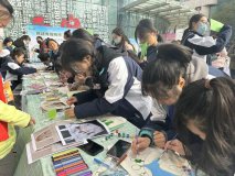 西安市生态环境局新城分局：开展环保集市活动，引导公众共同保护生态环境